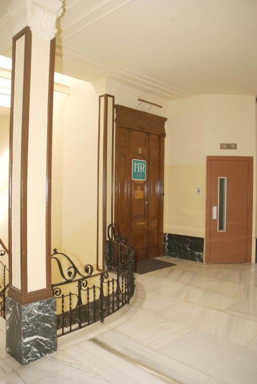 Hostal La Selecta Madrid Bagian luar foto