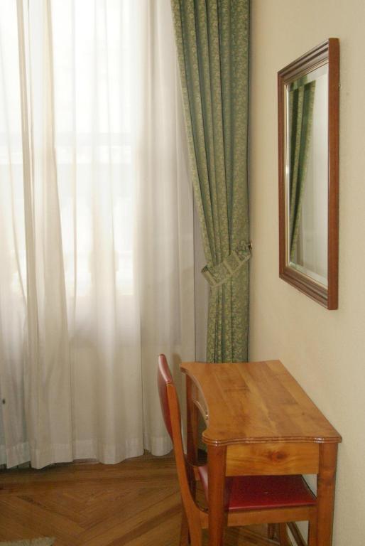 Hostal La Selecta Madrid Ruang foto