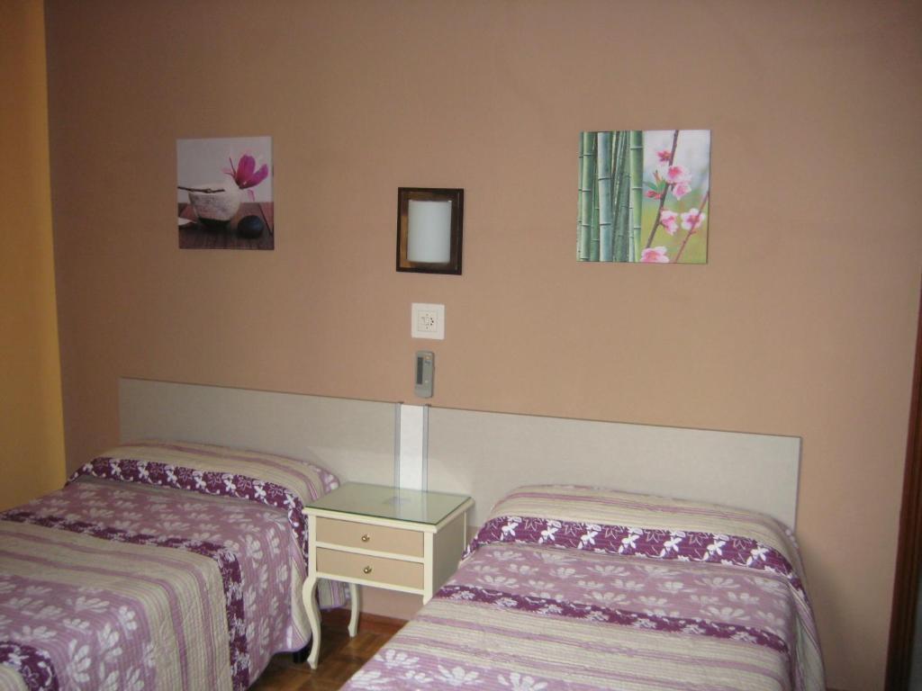 Hostal La Selecta Madrid Ruang foto